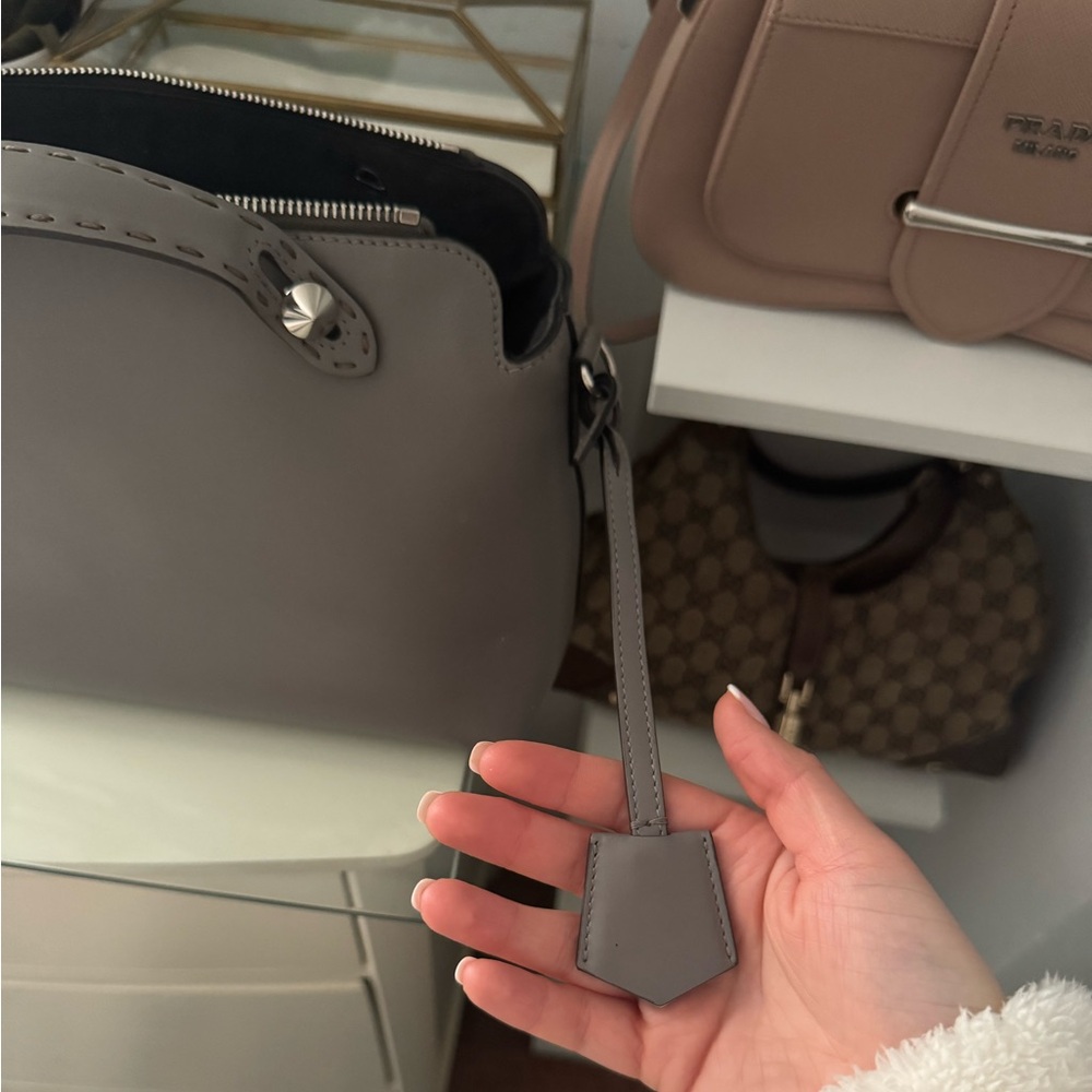 Elegant Gray Women's Handbag - Picture 7 of 9